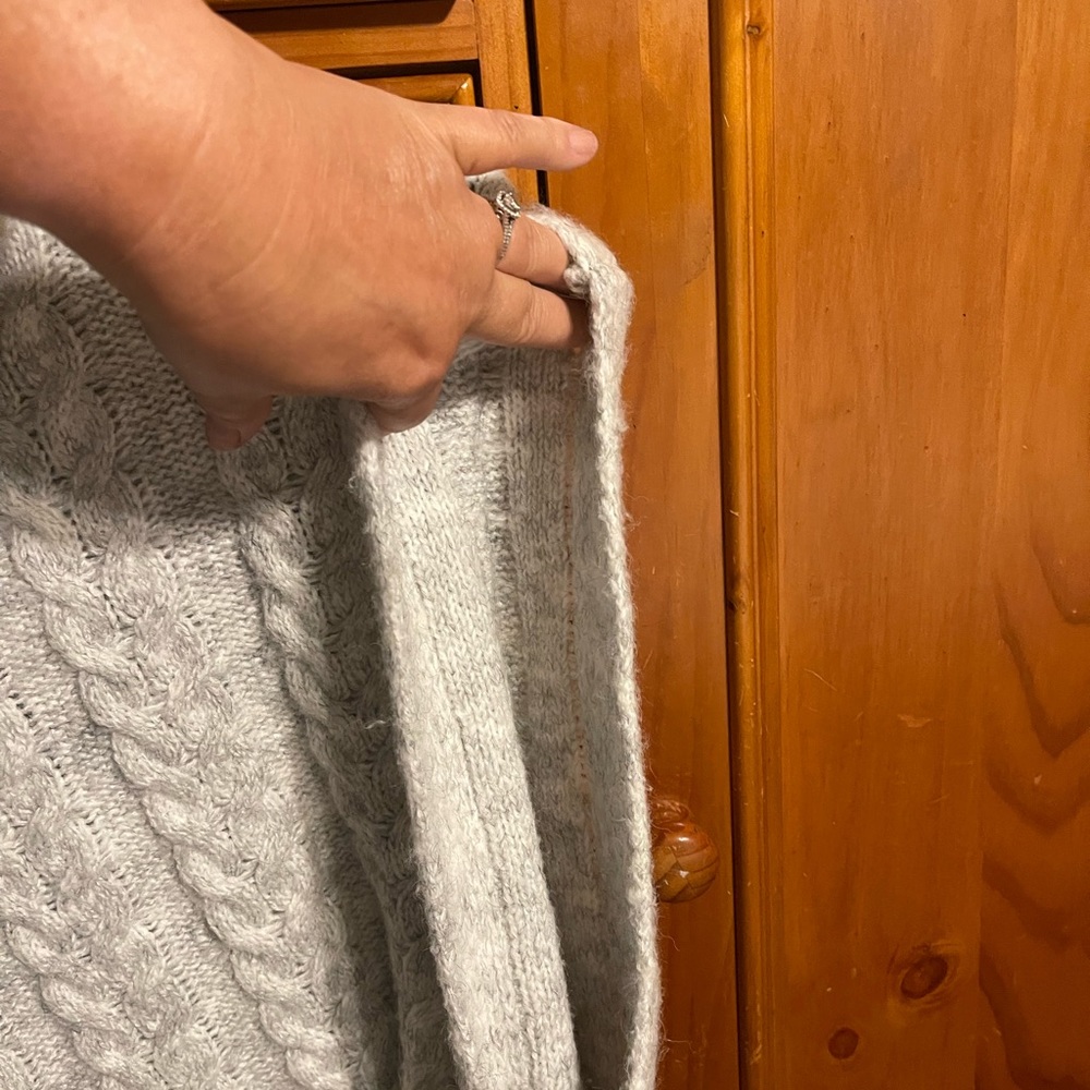 Sweaters/ turtle neck and no sleeves